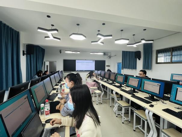 经济管理学院成功举办教学软件培训活动，助力教育行业软件开发应用